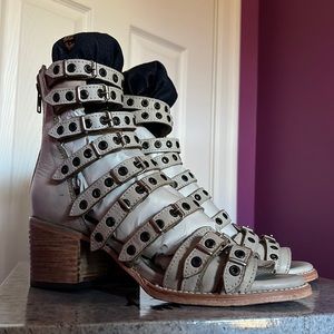 Freebird Casandra in ice